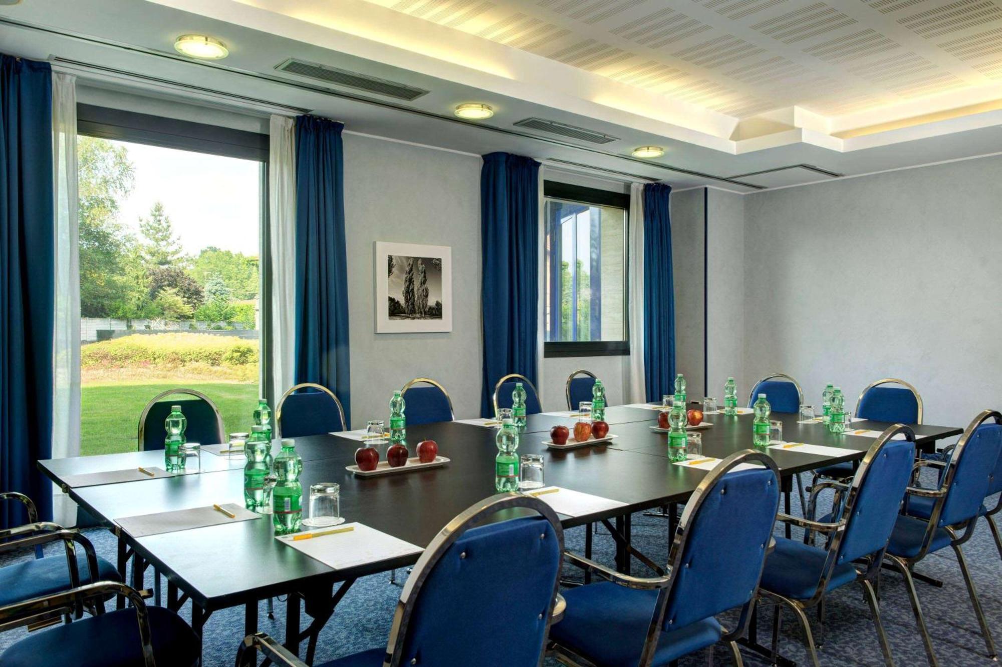 Hilton Garden Inn Milan Malpensa Somma Lombardo Exterior foto