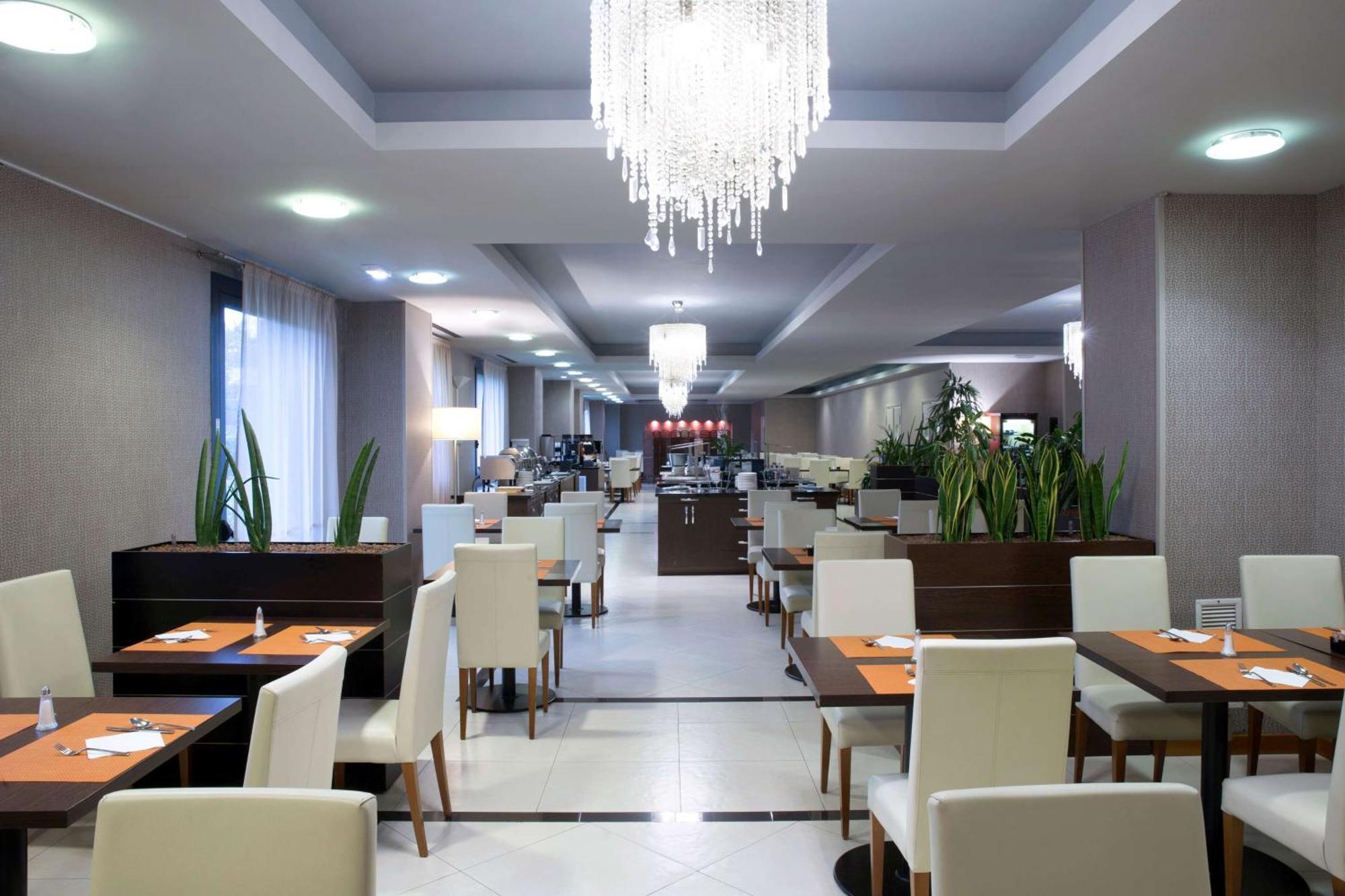 Hilton Garden Inn Milan Malpensa Somma Lombardo Exterior foto
