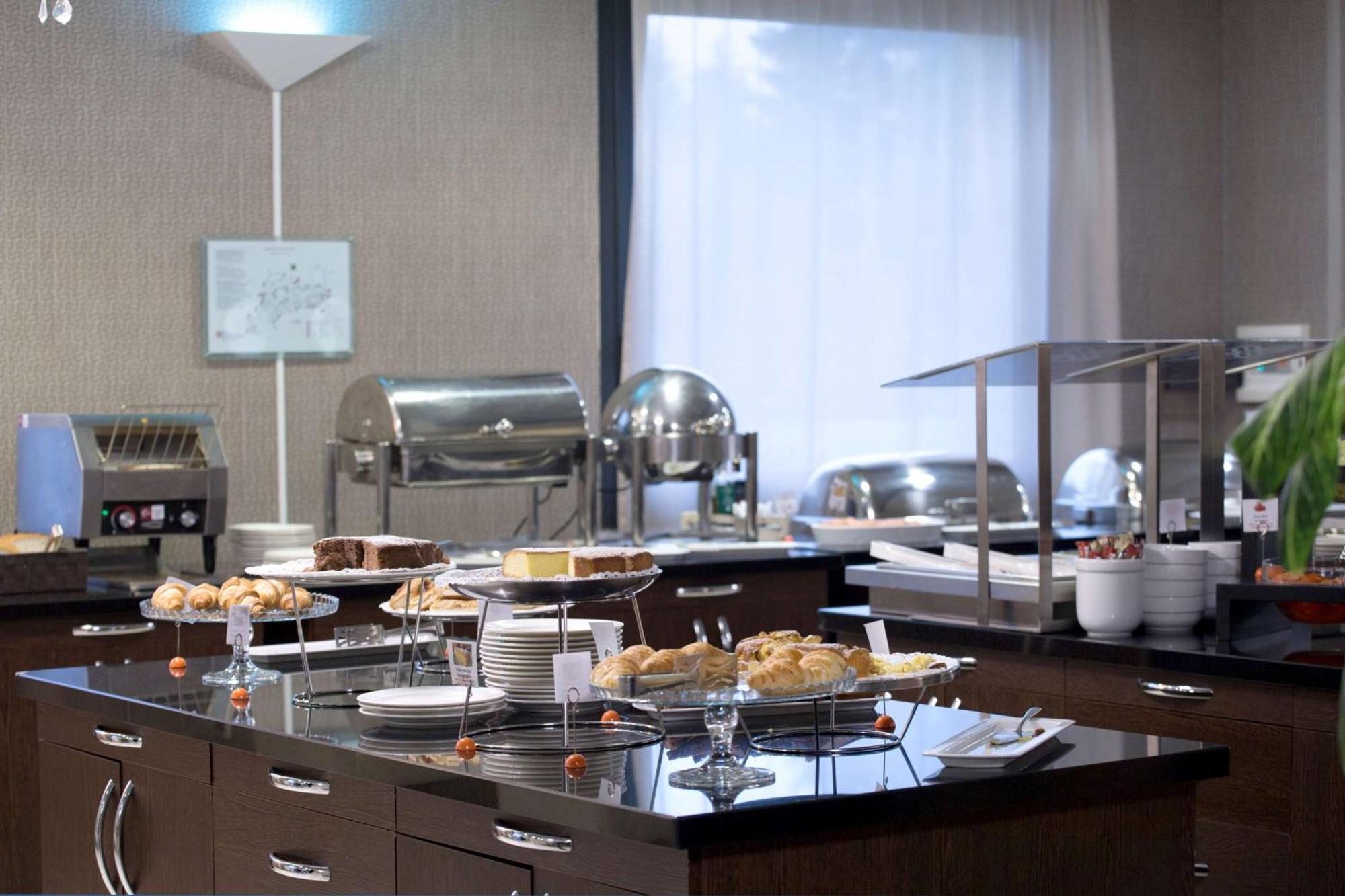 Hilton Garden Inn Milan Malpensa Somma Lombardo Exterior foto