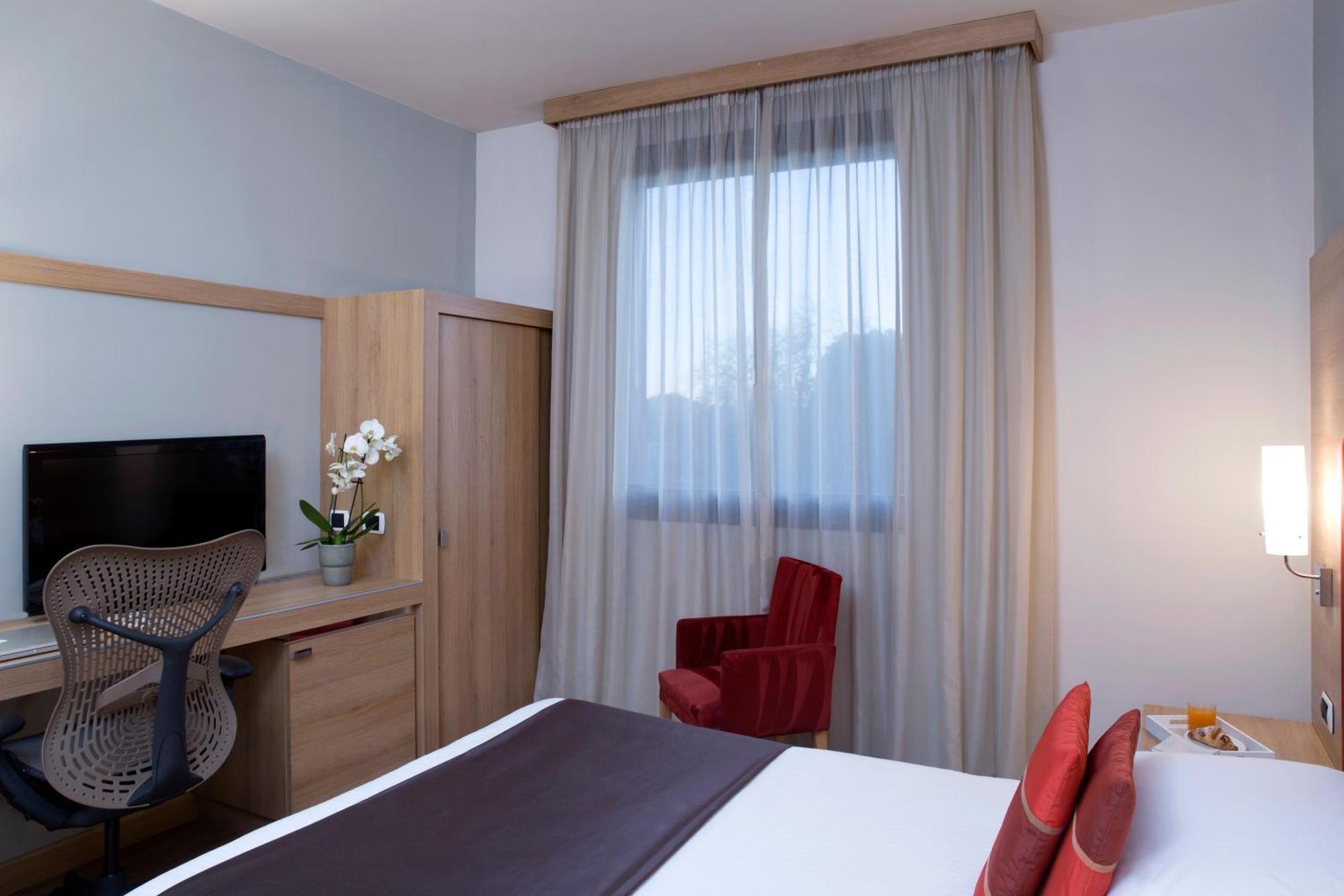 Hilton Garden Inn Milan Malpensa Somma Lombardo Exterior foto
